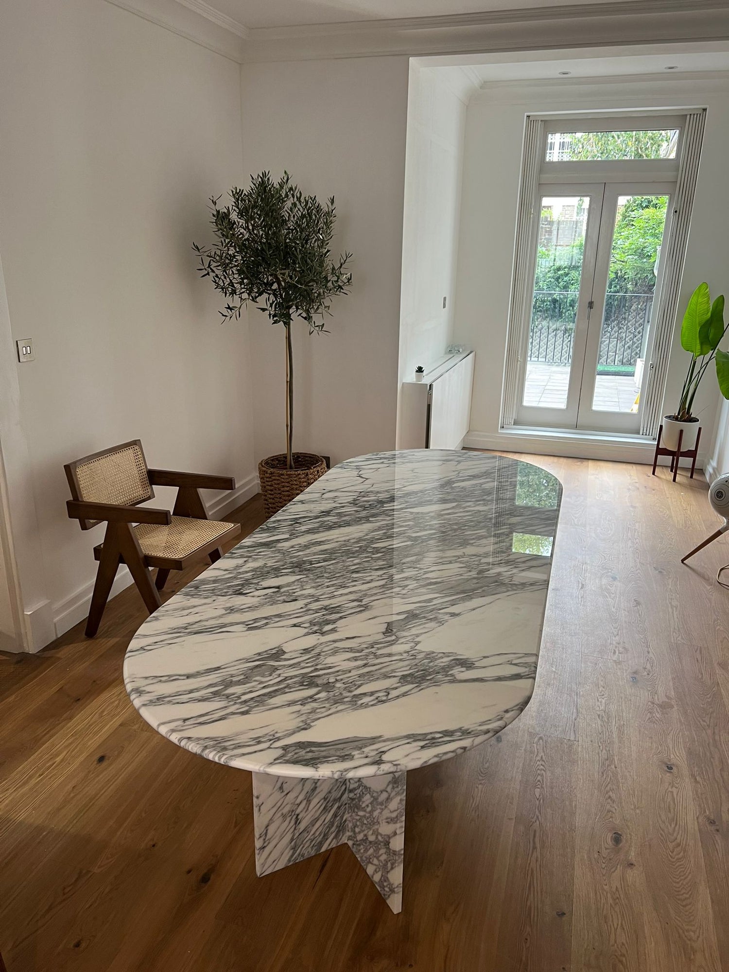 Arasbescato Dining Table